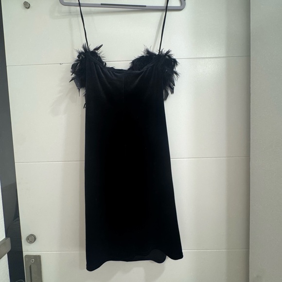 Vintage Strapless Jump Apparel Co. Black Velvet W/feathers. Size 3/4. - Picture 3 of 4